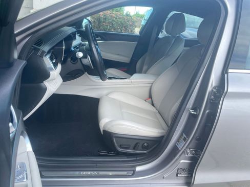 Used 2025 Genesis G70 2.5T image 38