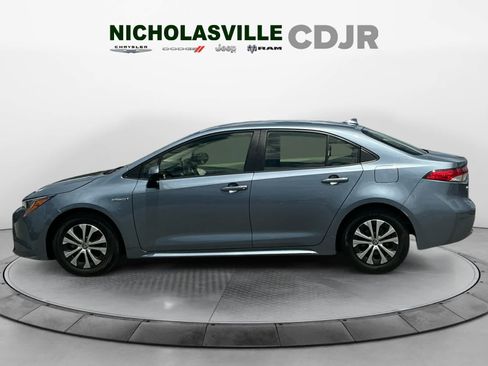 Used 2021 Toyota Corolla LE FWD image 2