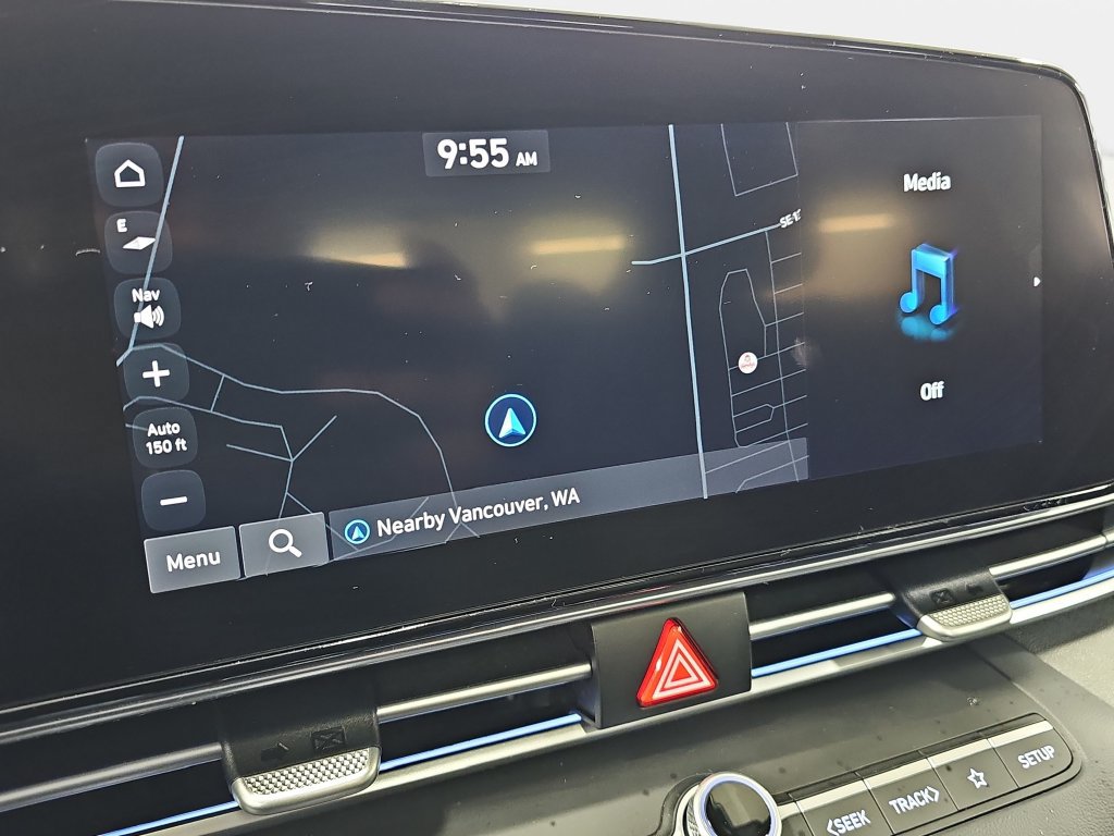 Used 2023 Hyundai Elantra Limited w/ Preferred Accessory Package FWD image 24
