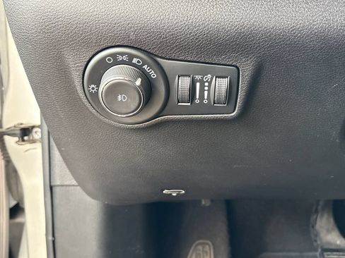 Used 2024 Jeep Compass Latitude AWD/4WD image 39
