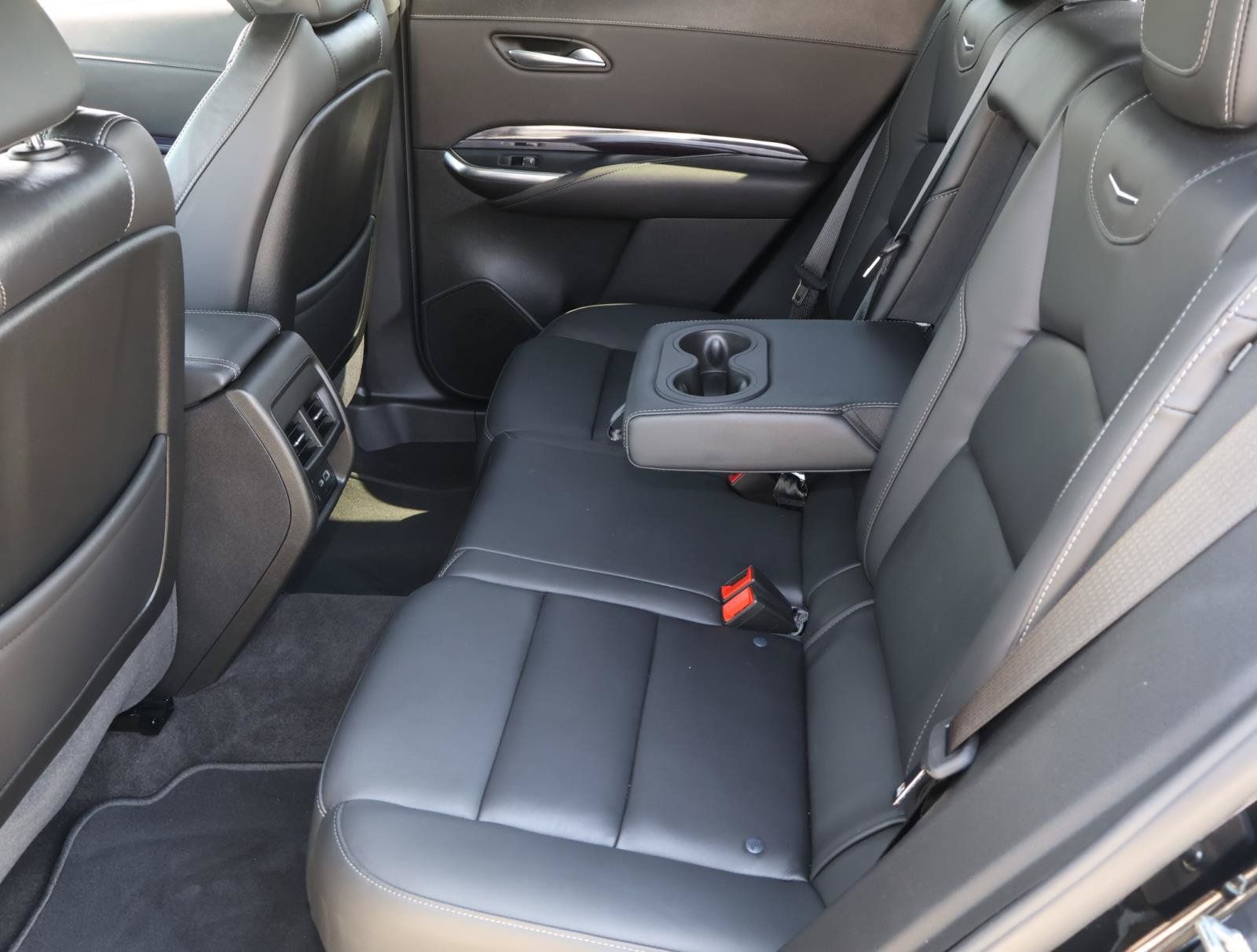 Used 2023 Cadillac XT4 Luxury w/ Cold Weather Package FWD image 25