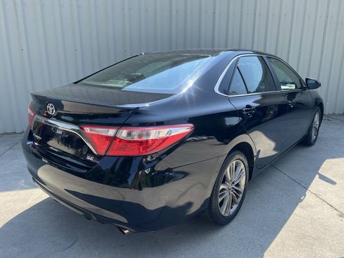 Used 2017 Toyota Camry SE FWD image 3