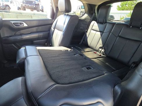 Used 2020 Nissan Pathfinder SL AWD/4WD image 19