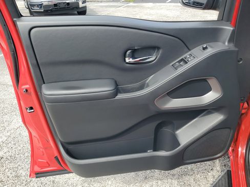 Certified 2025 Nissan Frontier SV RWD image 8
