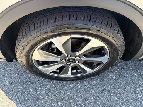 Used 2024 Ford Escape Platinum AWD/4WD image 9