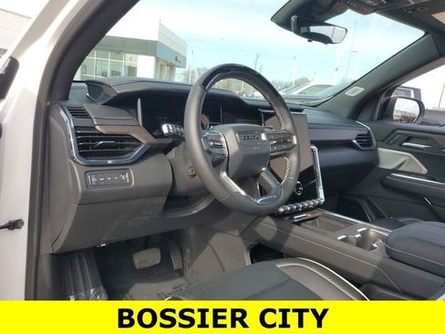 Certified 2025 GMC Acadia Denali w/ Super Cruise Package image 10