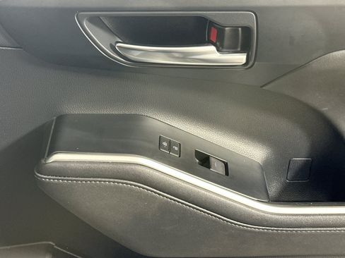 Used 2020 Toyota Highlander XLE FWD image 29