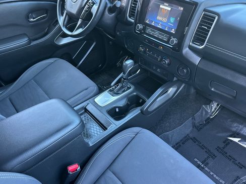 Used 2023 Nissan Frontier SV image 12