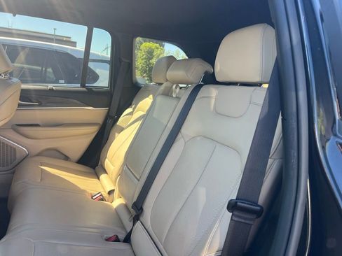 Used 2023 Jeep Grand Cherokee Limited w/ Luxury Tech Group II image 4