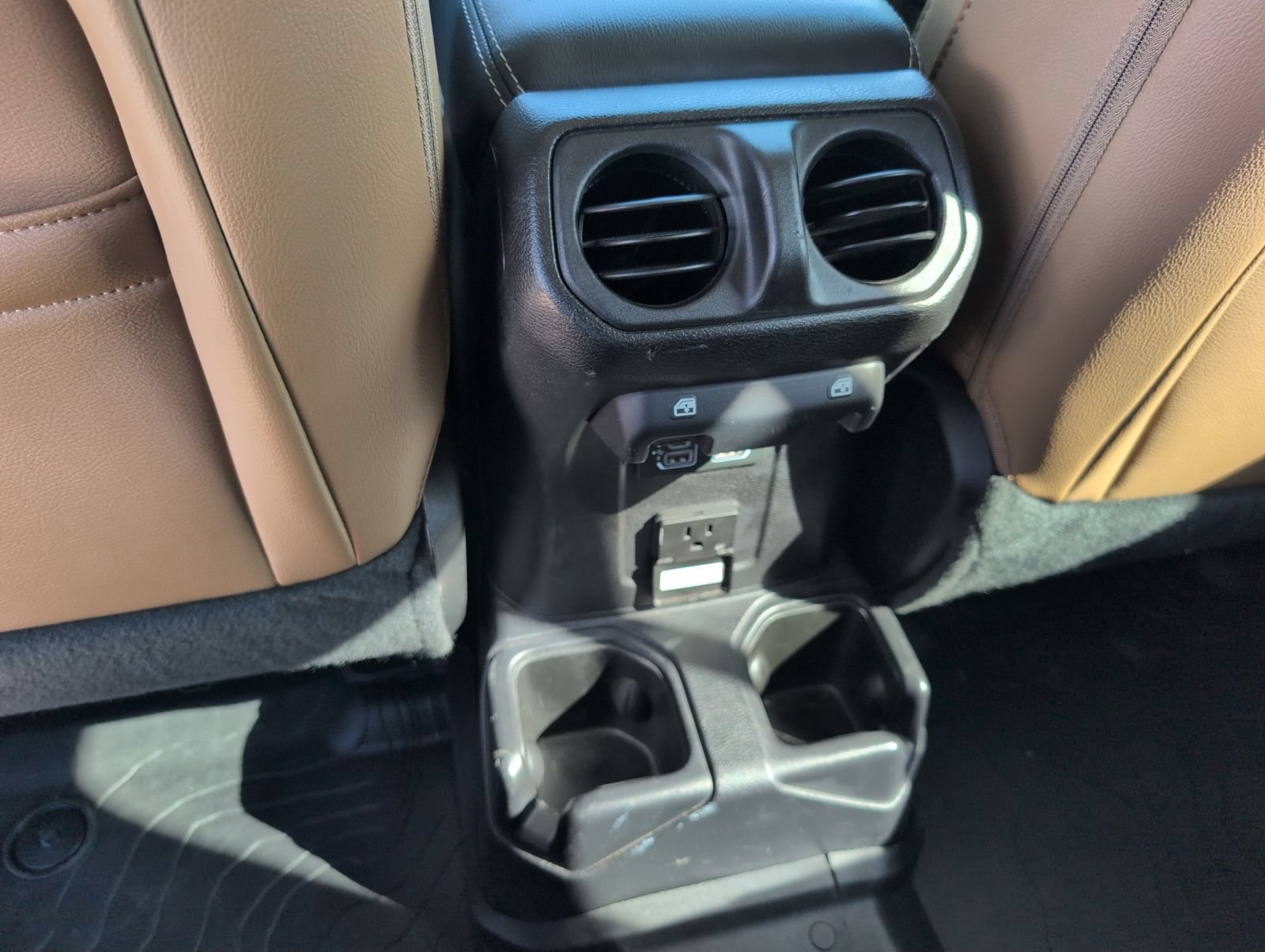 Used 2020 Jeep Gladiator Overland AWD/4WD image 17