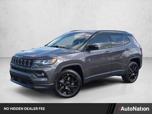 Used 2024 Jeep Compass Latitude w/ Convenience Group AWD/4WD image 1