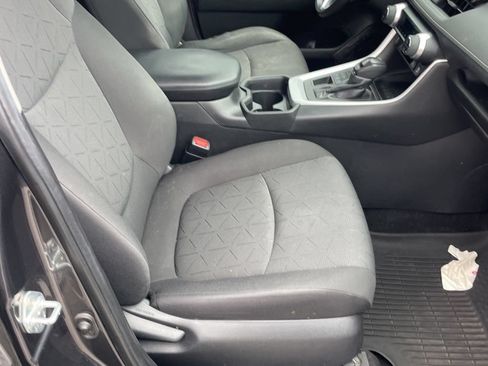 Used 2020 Toyota RAV4 XLE AWD/4WD image 6