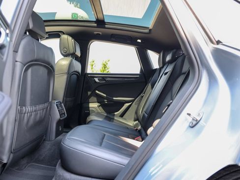 Certified 2026 Porsche Macan AWD/4WD image 33