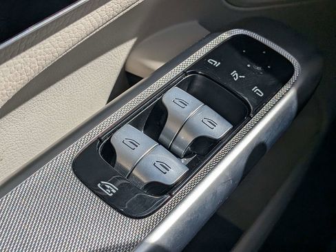 Used 2024 Mercedes-Benz GLC 300 4MATIC image 22