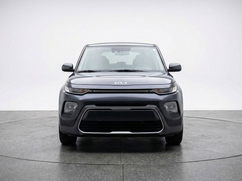 Used 2025 Kia Soul LX w/ LX Technology Package image 2