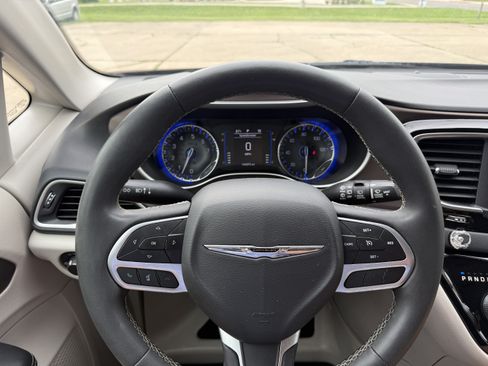 Used 2022 Chrysler Voyager LX FWD image 13