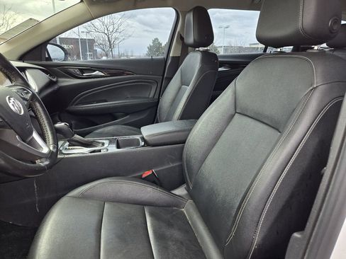 Used 2018 Buick Regal Essence w/ Driver Confidence Package #1 image 2