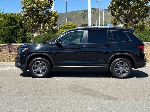 Certified 2024 Honda Passport TrailSport image 2