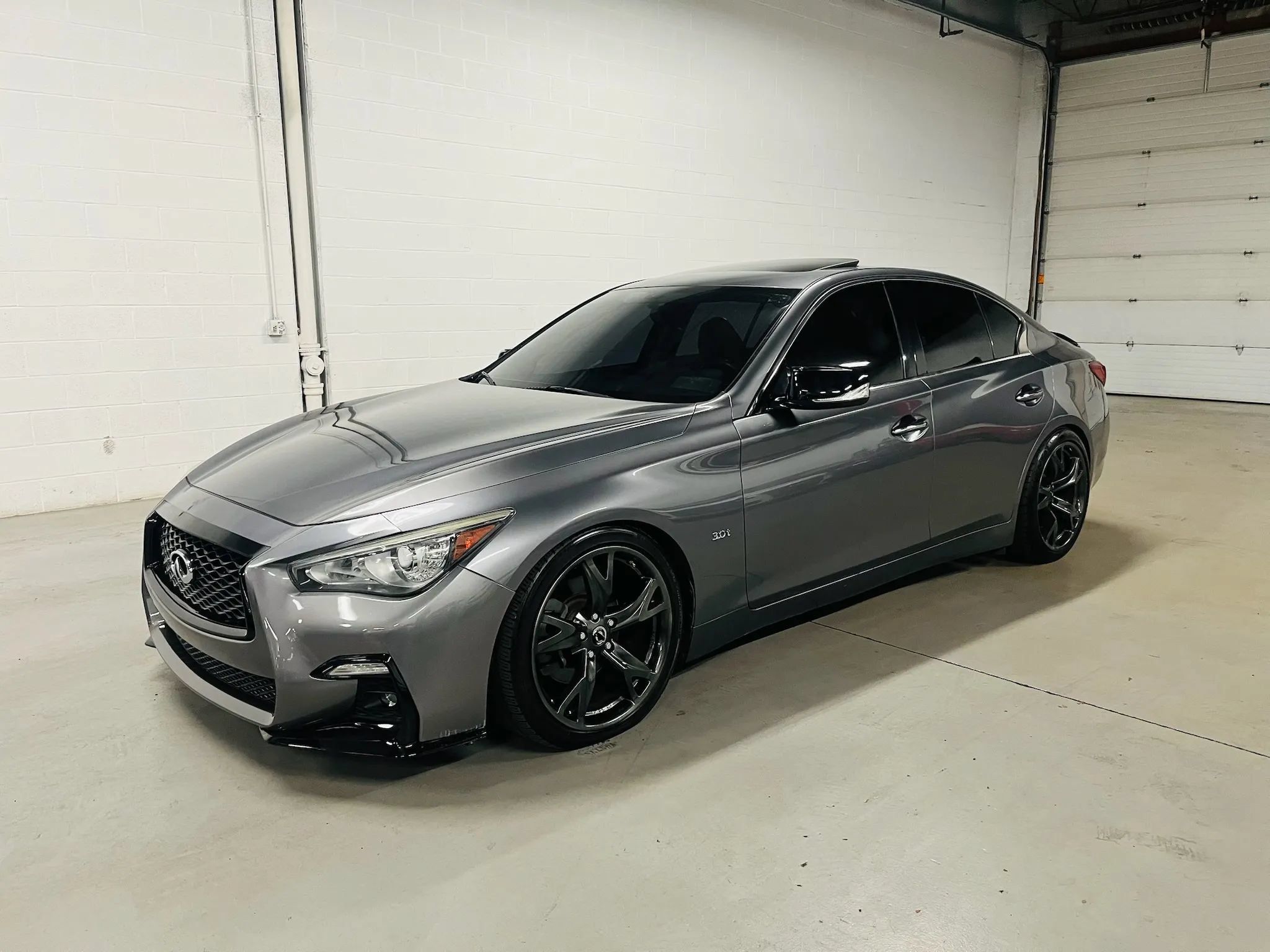 Used 2018 INFINITI Q50 Luxe w/ Essential Package (3.0T Luxe) AWD/4WD image 2