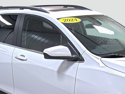 Used 2024 Chevrolet Equinox LT AWD/4WD image 15