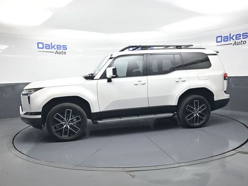 Used 2024 Lexus GX 550 w/ Accessory Package (31) AWD/4WD image 5