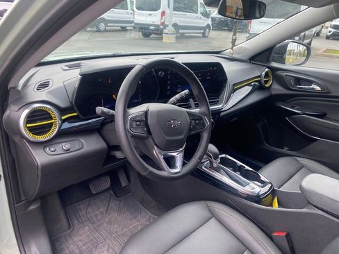 Used 2024 Chevrolet Trax ACTIV w/ Sunroof Package image 12