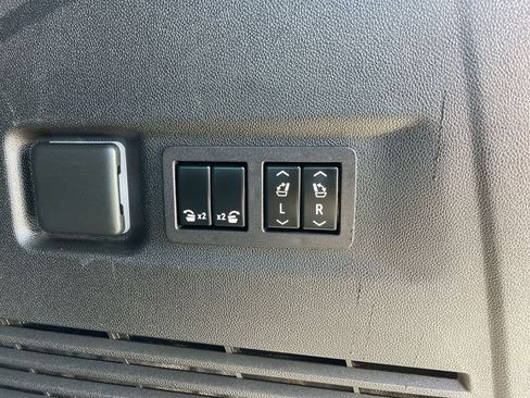 Used 2023 GMC Yukon XL Denali image 34