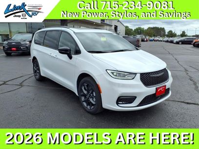New 2026 Chrysler Pacifica Limited w/ S Appearance Package