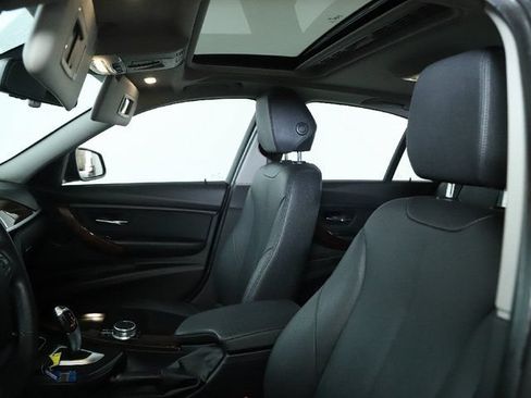 Used 2018 BMW 320i Sedan RWD image 22