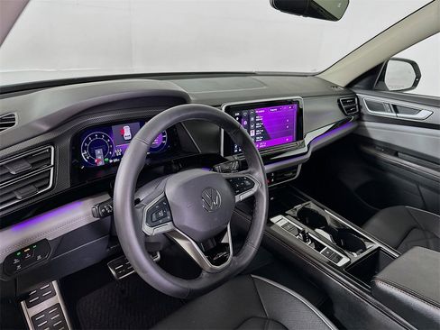 Used 2024 Volkswagen Atlas Peak Edition SE image 10