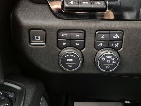 Used 2024 Chevrolet Silverado 3500 High Country w/ Technology Package image 16