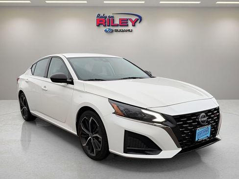 Used 2025 Nissan Altima 2.5 SR FWD image 7