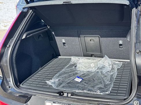 Used 2025 Volvo XC40 B5 Core w/ Protection Package Premier image 5