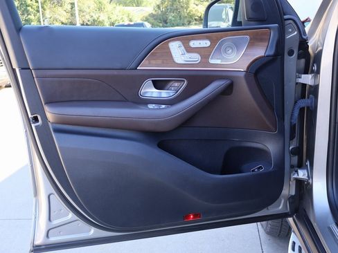 Used 2022 Mercedes-Benz GLS 450 4MATIC image 11