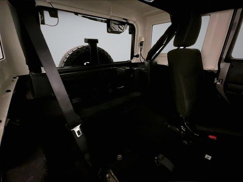 Used 2018 Jeep Wrangler Unlimited Rubicon w/ Connectivity Group AWD/4WD image 26