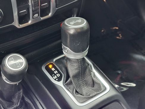 Used 2020 Jeep Wrangler Unlimited Sahara AWD/4WD image 11