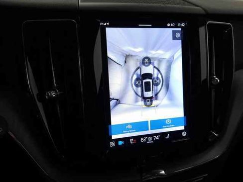 Certified 2025 Volvo XC60 B5 Plus image 28