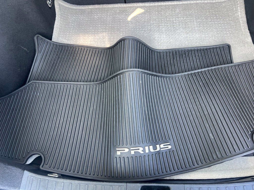 Used 2021 Toyota Prius L Eco FWD image 27