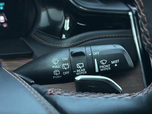 Used 2022 Jeep Grand Cherokee Summit w/ Advanced Protech Group IV AWD/4WD image 34