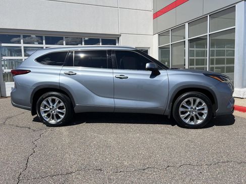 Used 2023 Toyota Highlander Limited AWD/4WD image 23