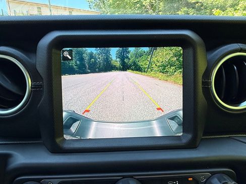 Used 2021 Jeep Gladiator Overland AWD/4WD image 23