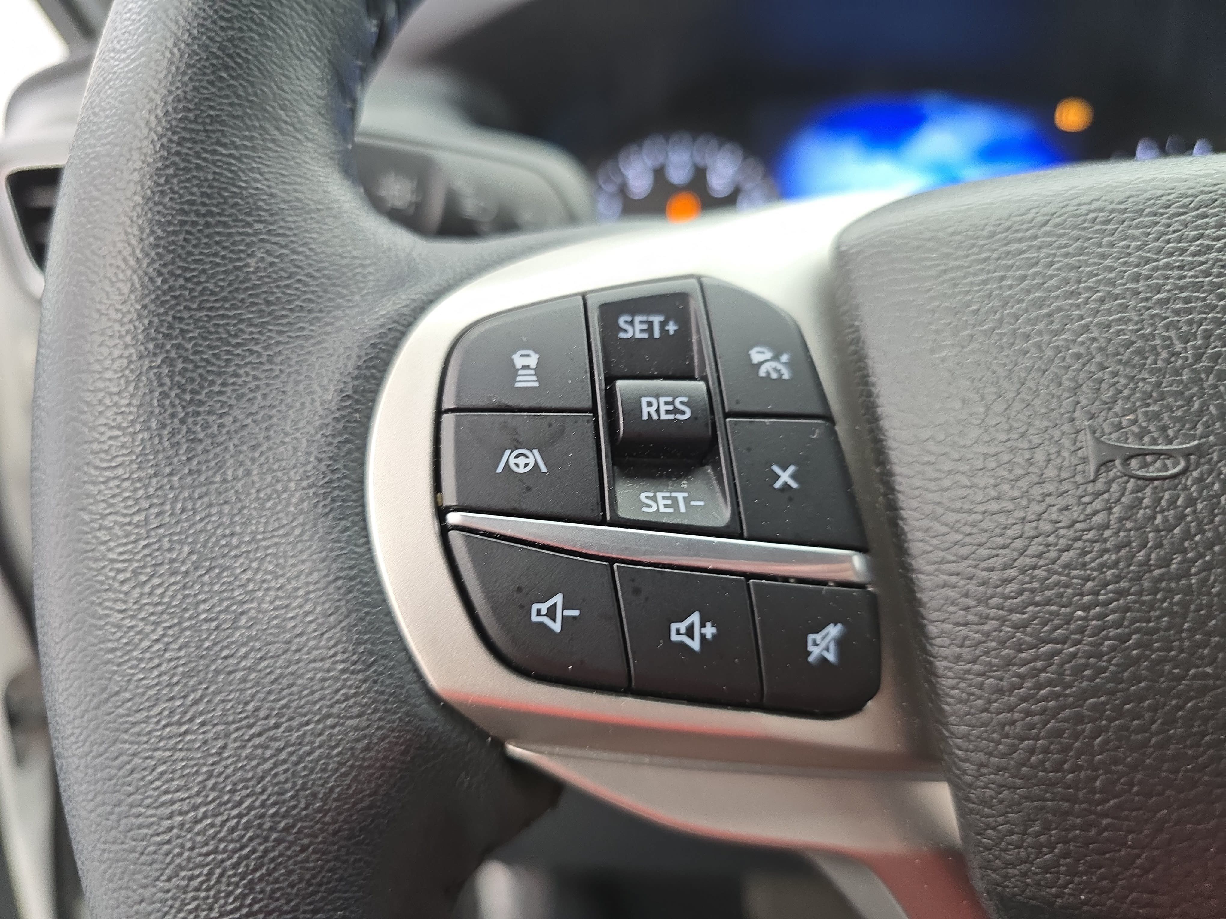 Used 2023 Ford Explorer XLT w/ Equipment Group 202A RWD image 18