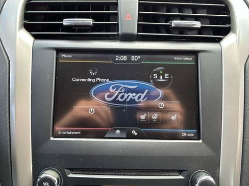 Used 2016 Ford Fusion SE w/ Equipment Group 202A FWD image 22