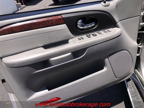 Used 2007 GMC Envoy Denali RWD image 9