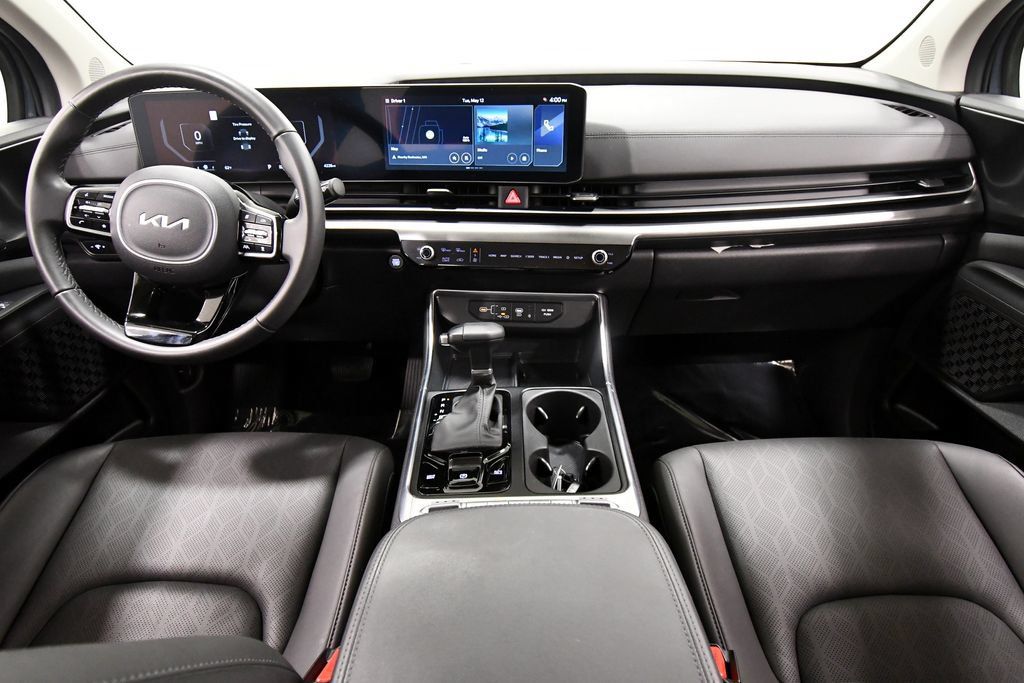 Certified 2026 Kia Carnival SX w/ SX Dark Edition Package FWD image 3