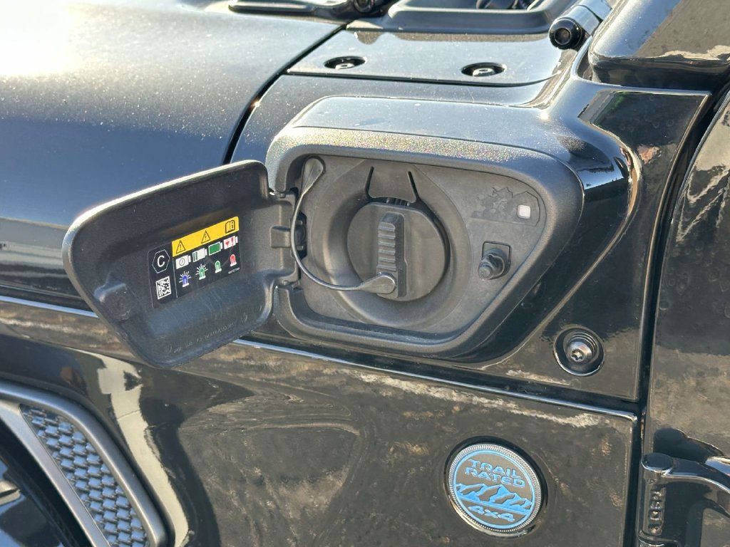 Used 2024 Jeep Wrangler Unlimited w/ Convenience Group AWD/4WD image 10