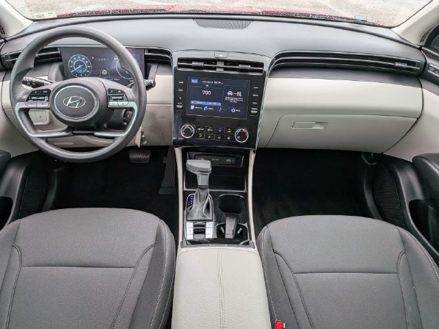 Certified 2024 Hyundai Tucson SE FWD image 17