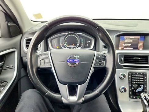 Used 2018 Volvo S60 T5 Inscription image 25