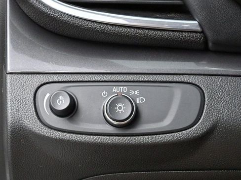 Used 2021 Buick Encore Preferred FWD image 24