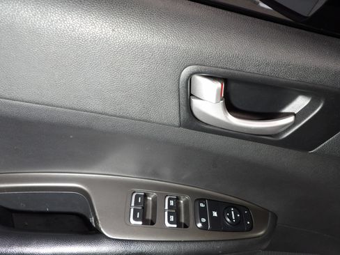 Used 2020 Kia Optima S FWD image 8
